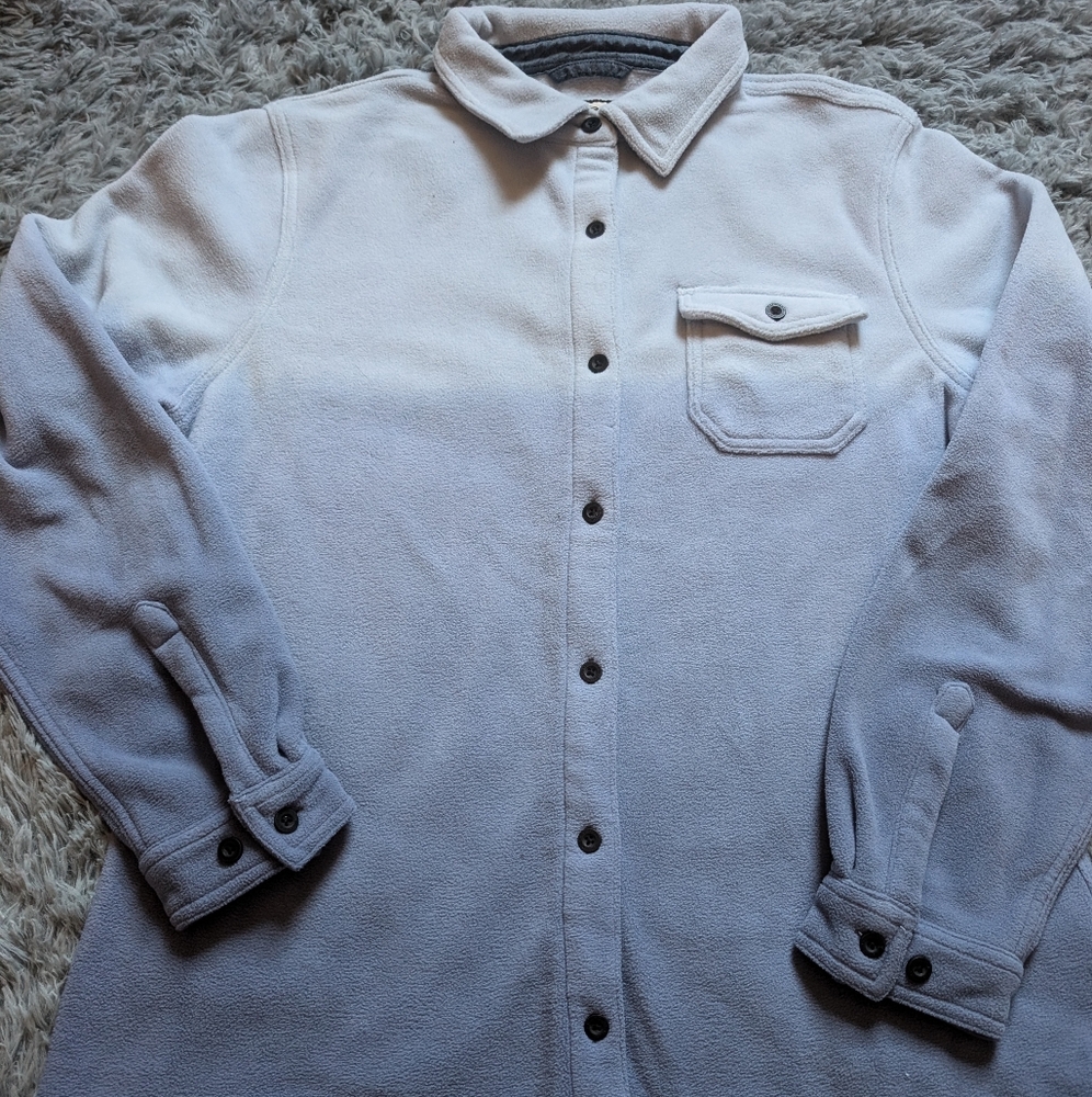 New with tags, ombre, blue button-up fleece legendary white Tails size large